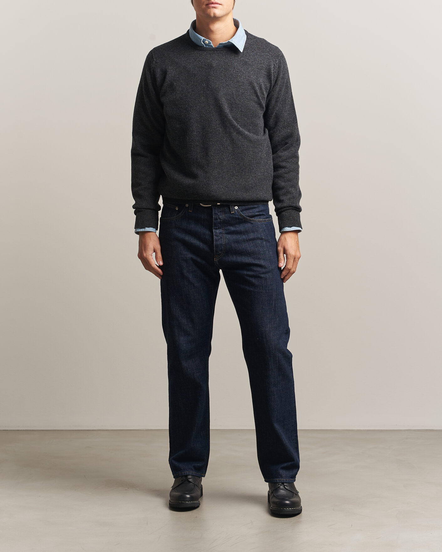 Mies | Puserot | William Lockie | Rob Lambswool Crewneck Charcoal