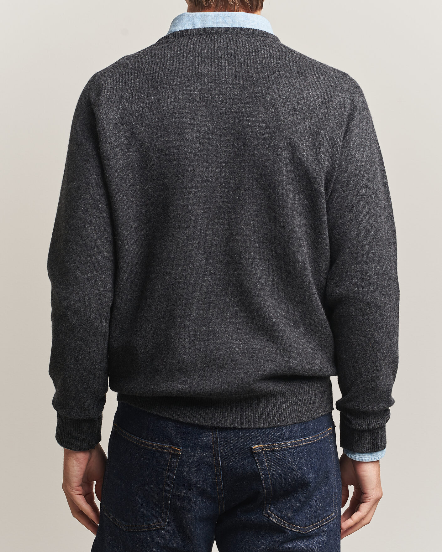 Mies | Puserot | William Lockie | Rob Lambswool Crewneck Charcoal