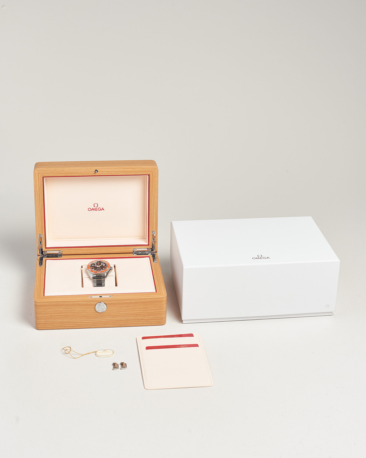 Mies | Pre-Owned & Vintage Watches | Omega Pre-Owned | Seamaster Planet Ocean 