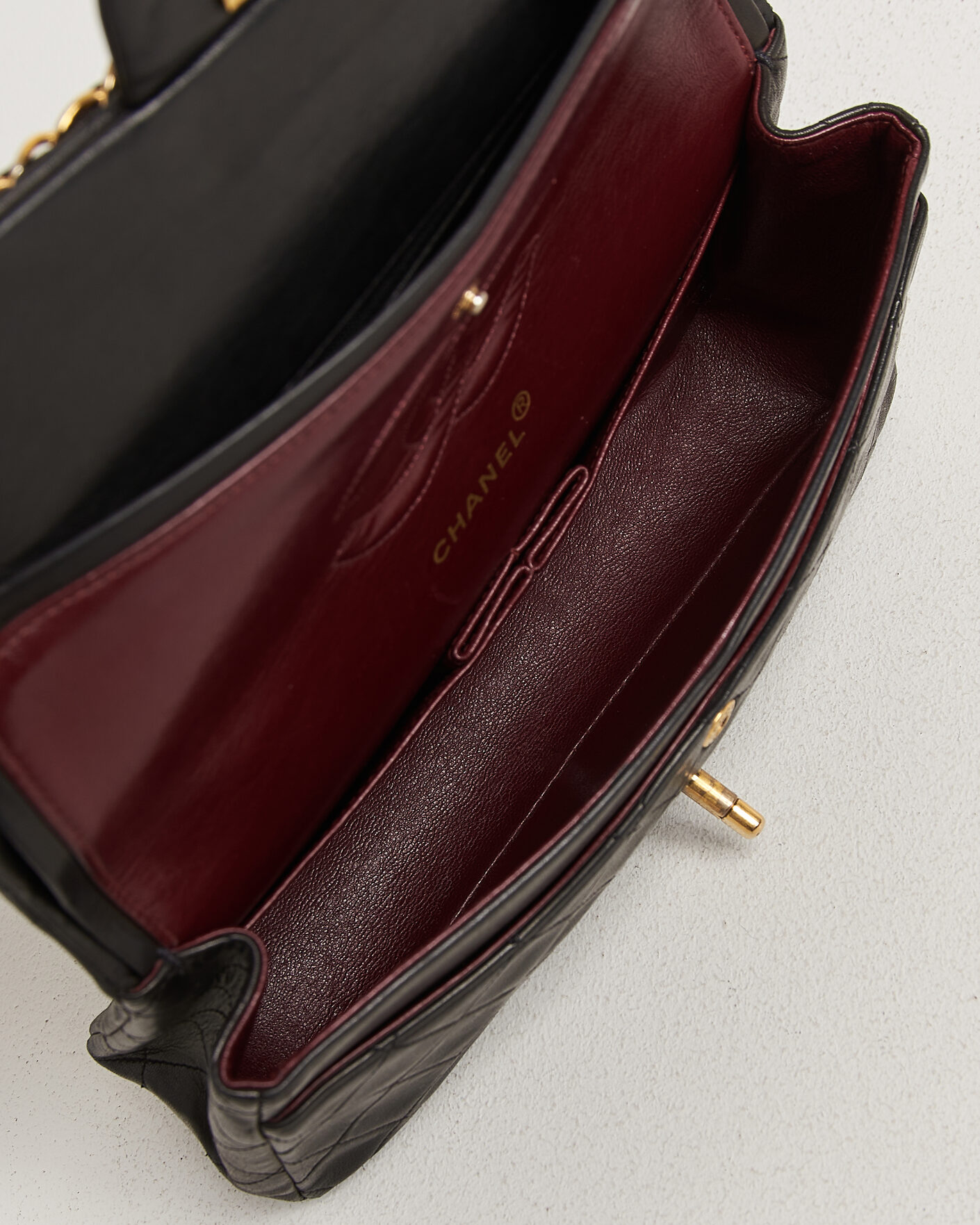Mies | Pre-Owned & Vintage Bags | Louis Vuitton Pre-Owned | Chanel Pre-Owned Classic Medium Double Flap Bag Lambskin Black