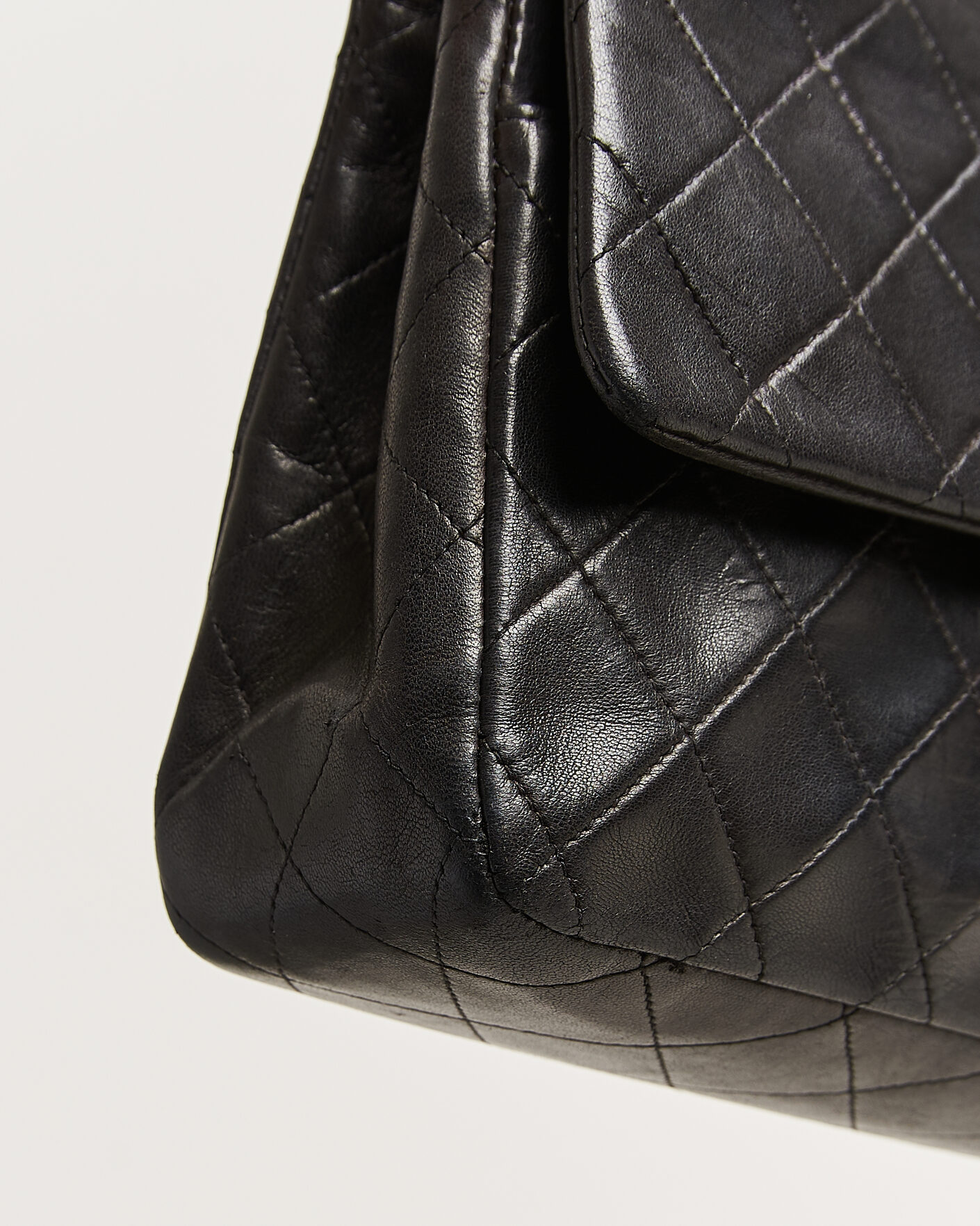 Mies | Pre-Owned & Vintage Bags | Louis Vuitton Pre-Owned | Chanel Pre-Owned Classic Medium Double Flap Bag Lambskin Black