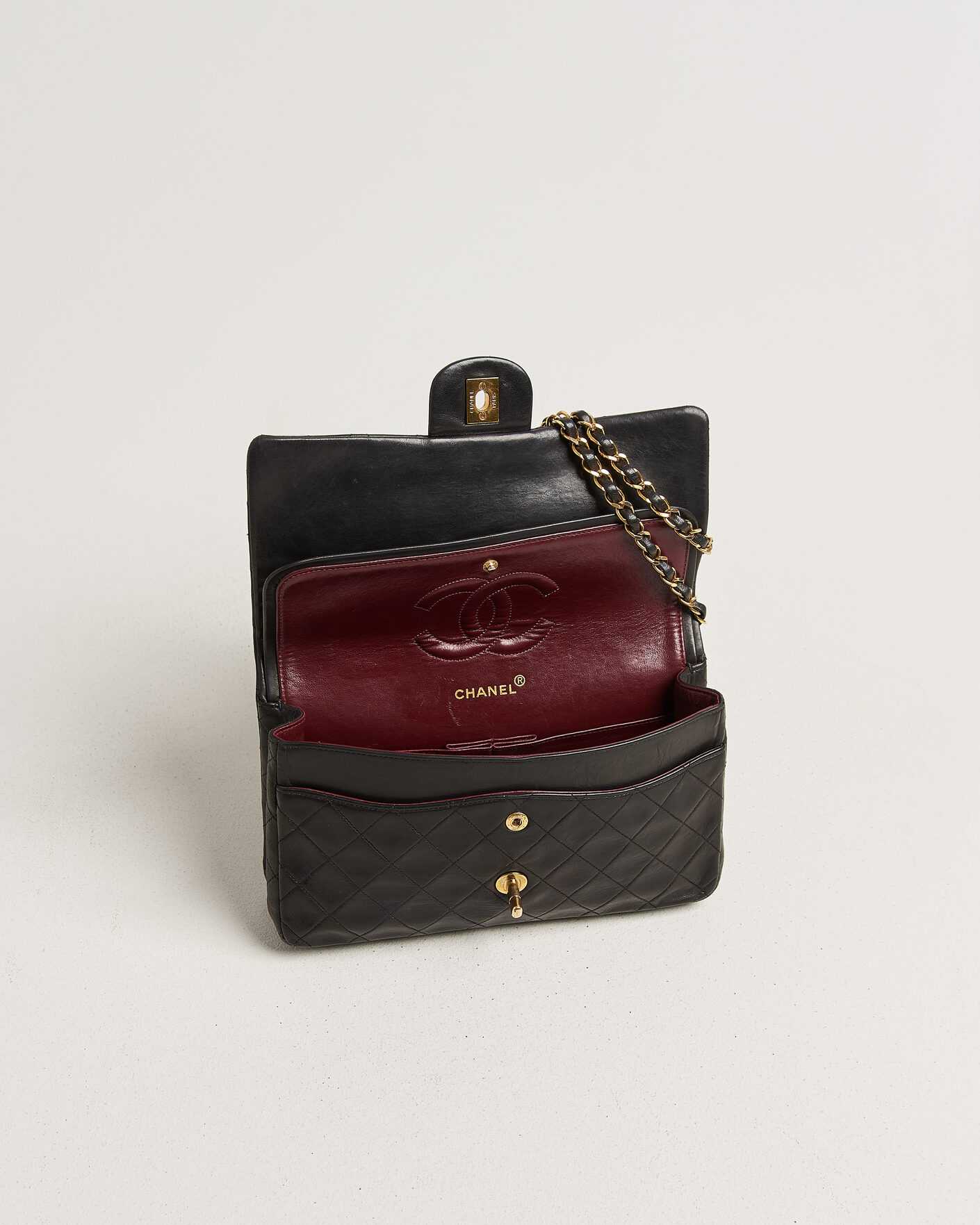 Mies | Pre-Owned & Vintage Bags | Louis Vuitton Pre-Owned | Chanel Pre-Owned Classic Medium Double Flap Bag Lambskin Black
