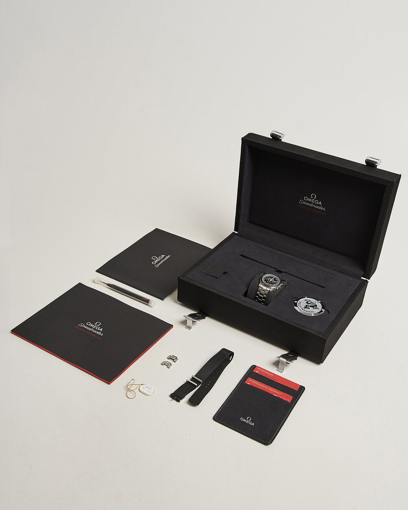 Mies | Pre-Owned & Vintage Watches | Omega Pre-Owned | Speedmaster Professional Sapphire Sandwich 