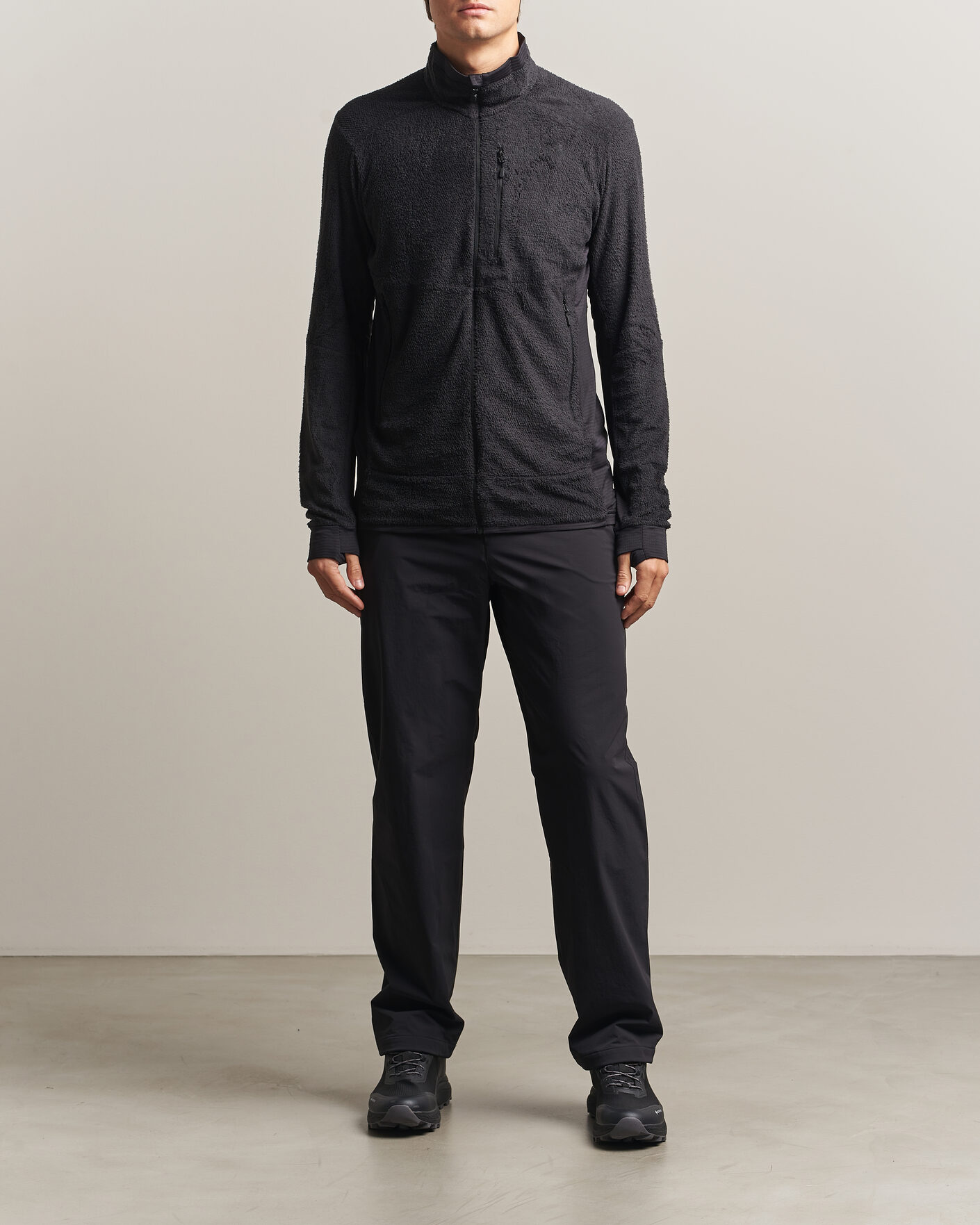 Mies | Takit | Norrøna | Falketind Warm Active Jacket Caviar Black