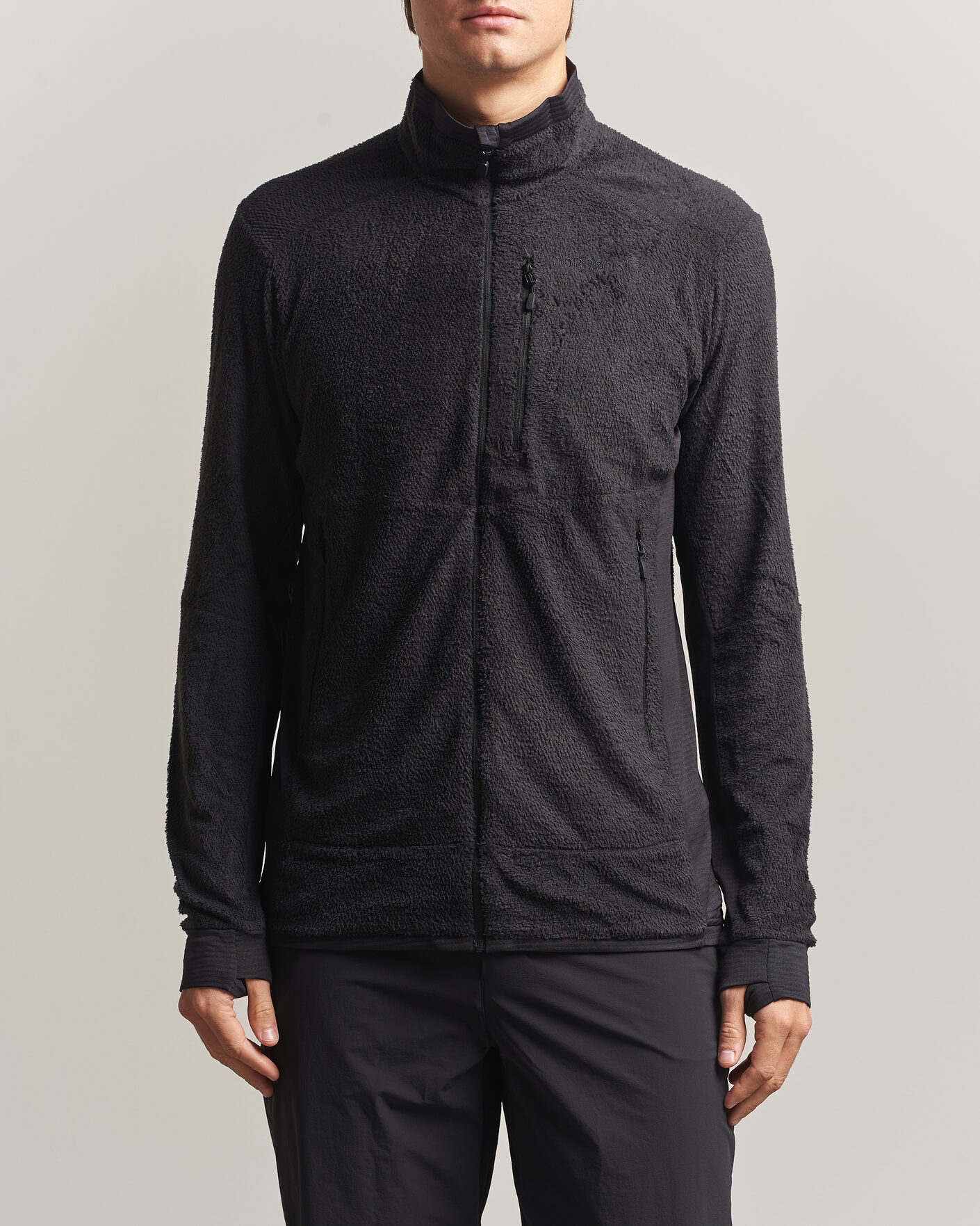 Mies | Takit | Norrøna | Falketind Warm Active Jacket Caviar Black