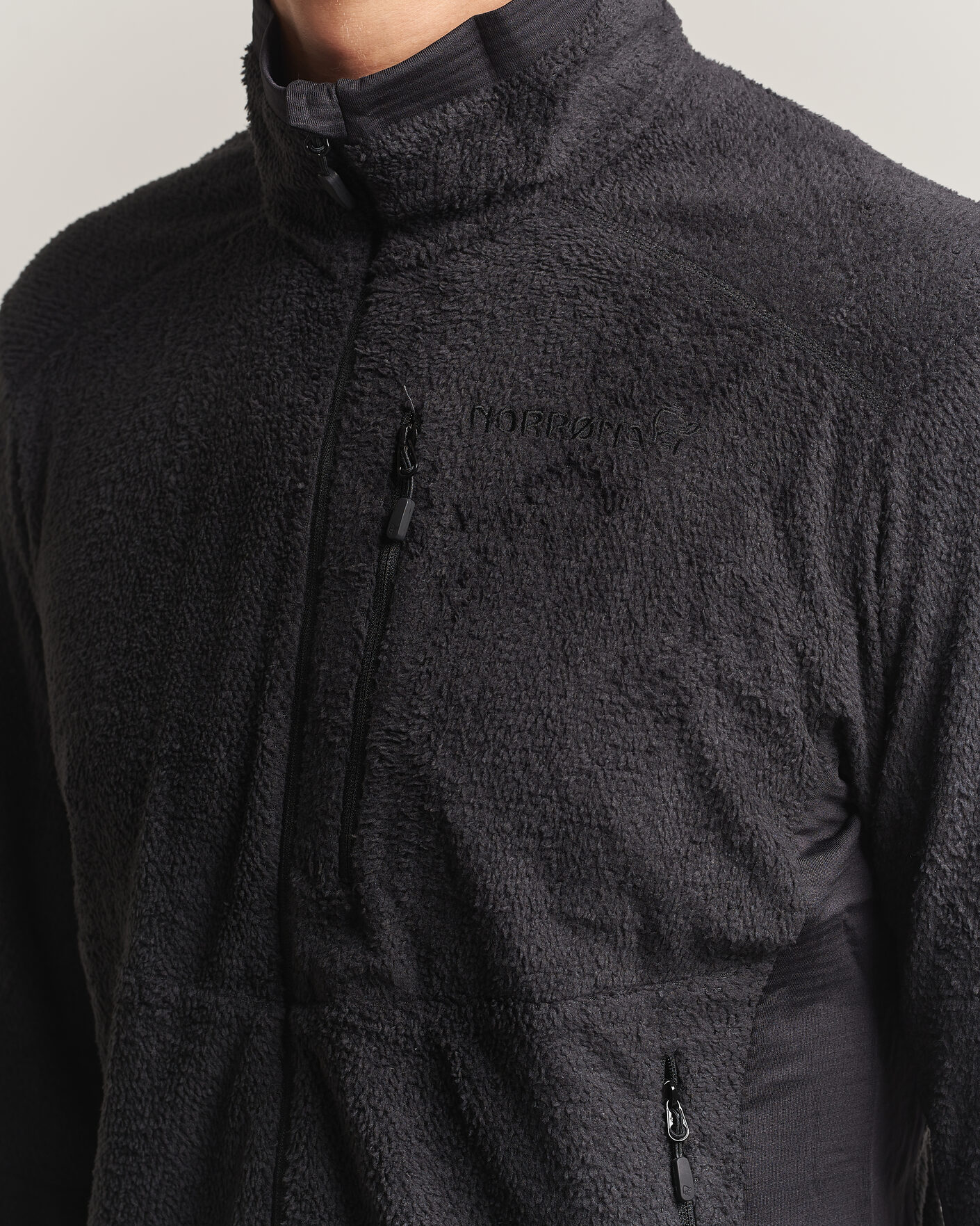 Mies | Takit | Norrøna | Falketind Warm Active Jacket Caviar Black