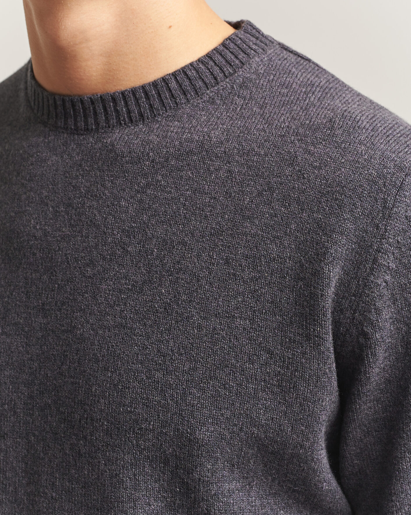 Mies | Puserot | Stenströms | Knitted Lambswool Crew Neck Dark Grey Melange