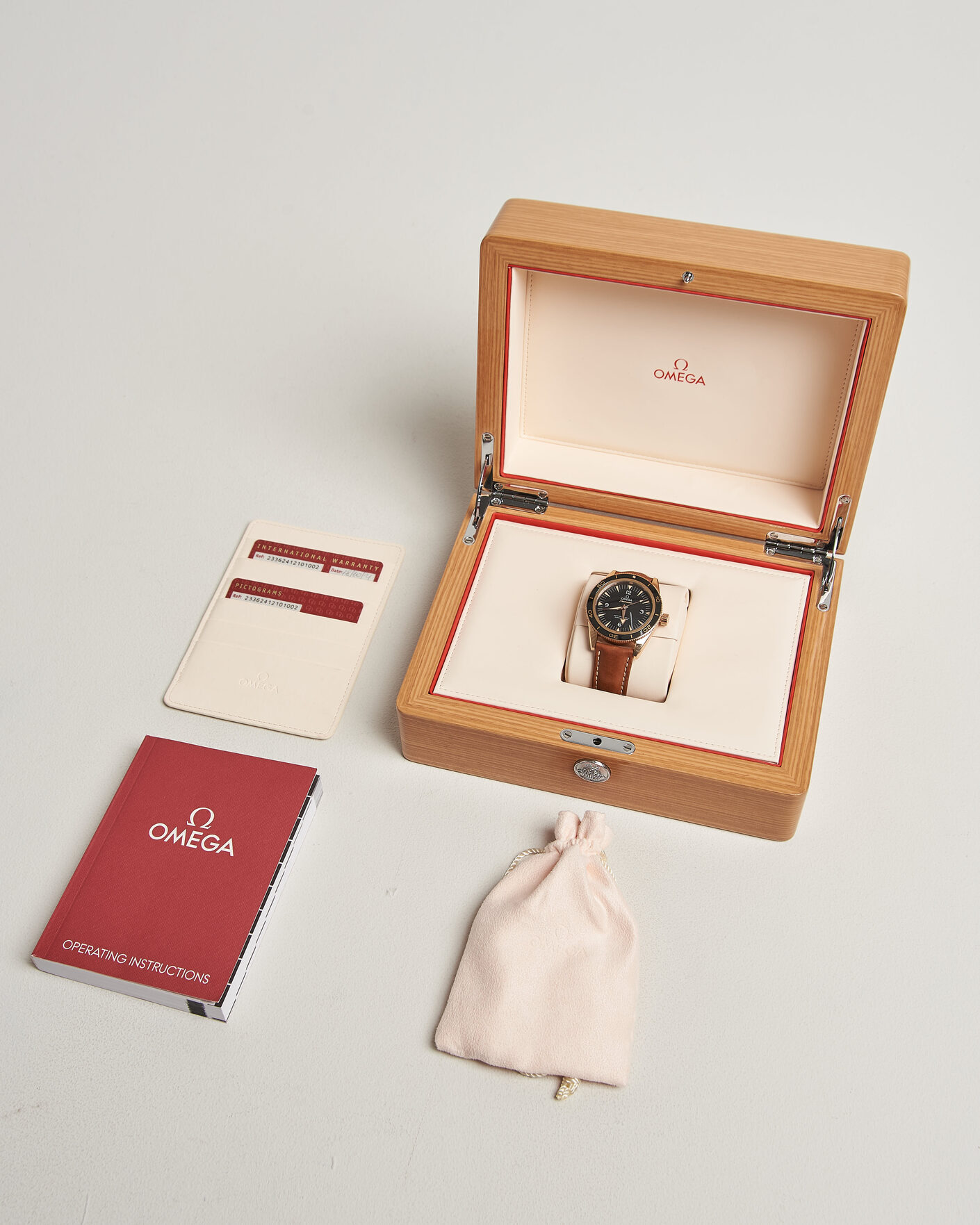 Mies | Pre-Owned & Vintage Watches | Omega Pre-Owned | Seamaster 300 Master Co-Axial 41 18K