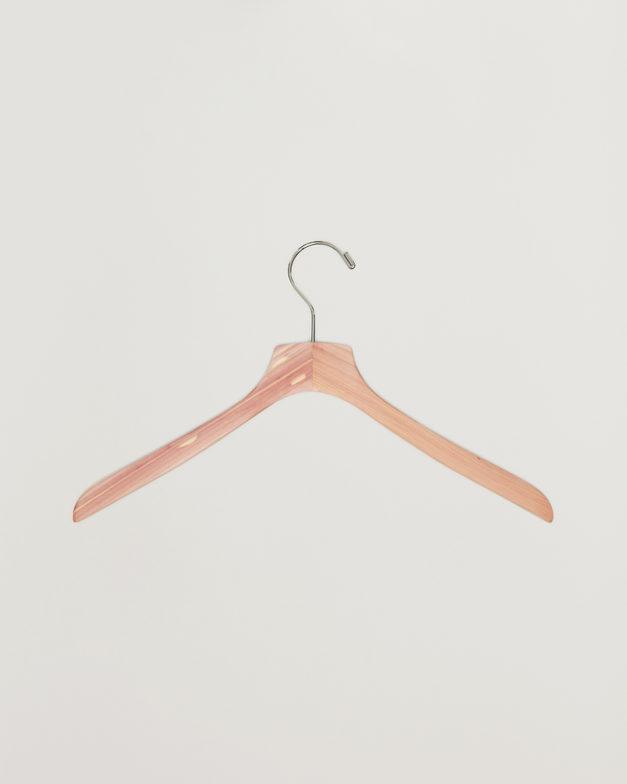 Mies | Wardrobe Basics | Care with Carl | 14-Pack Cedar Wood Shirt Hanger