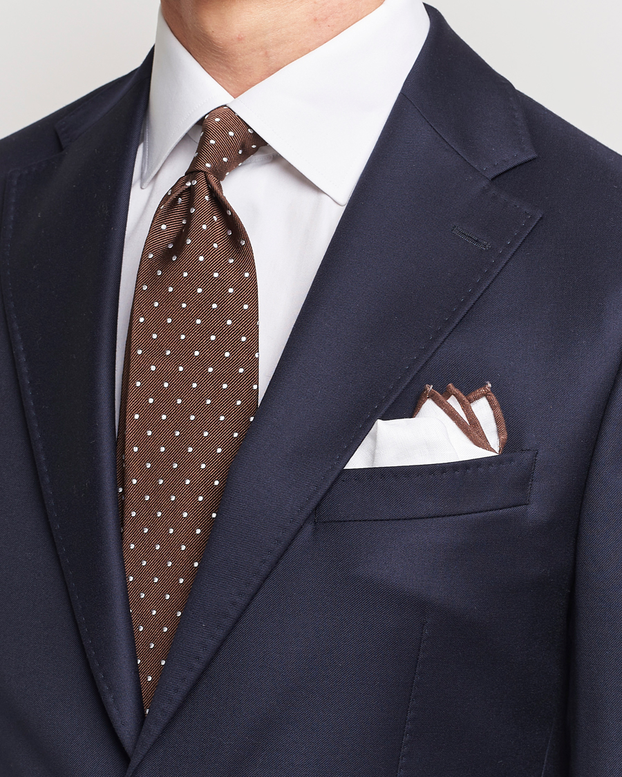 Mies | Solmiot | Amanda Christensen | Set Tie & Pocket Square Brown/White