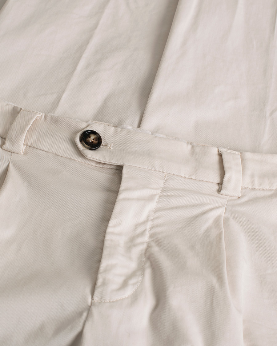 Mies | Housut | Pre-owned | Brunello Cucinelli Slim Fit Pleated Trousers Off White