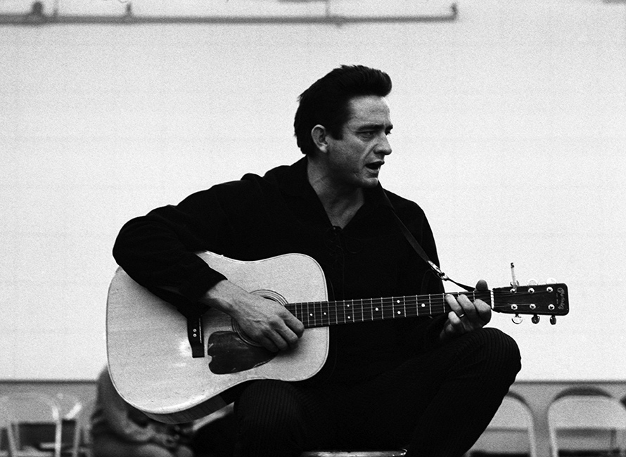 Johnny Cash - Mies mustissa